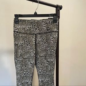Nike Women's Leopard Mid-Rise 7/8 Tights - Size S (4–6)